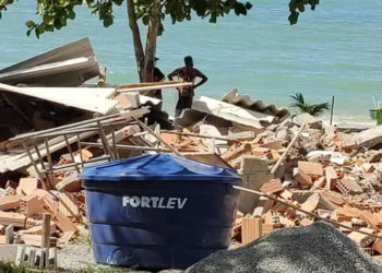 Prefeitura de Porto Seguro emite nota justificando a ação que derrubou seis cabanas indígenas de praia