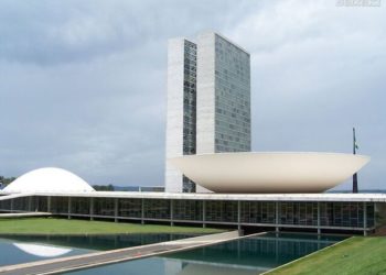 Senado aprova PEC que turbina o pagamento de benefícios sociais até o fim do ano